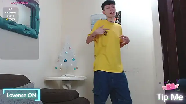 LiamBrown09 online show from December 3, 2025, 7:24 pm