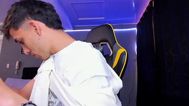 alexgiraldo   online show from November 29, 2025, 1:33 pm