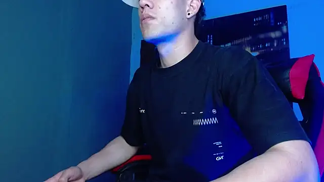 alexgiraldo   online show from May 9, 2026, 1:42 am