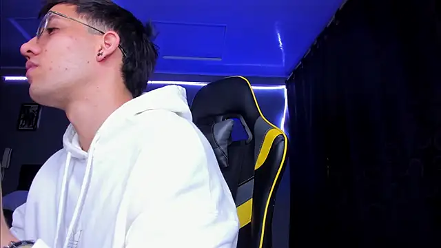 alexgiraldo   online show from November 14, 2025, 5:11 am