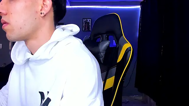 alexgiraldo   online show from September 18, 2025, 12:08 pm