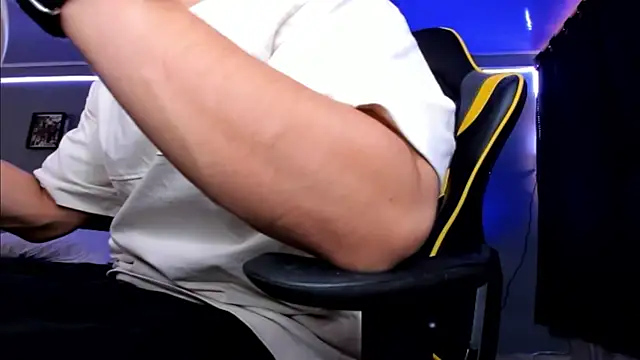 alexgiraldo   online show from October 12, 2025, 5:36 pm