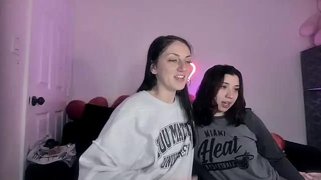 Snapshot of torithequeen chatting on February 8, 2026, 3:32 pm torithequeen online show from February 8, 2026, 3:32 pm