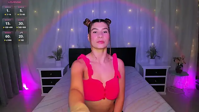 Evolet Bee online show from November 4, 2025, 1:37 pm