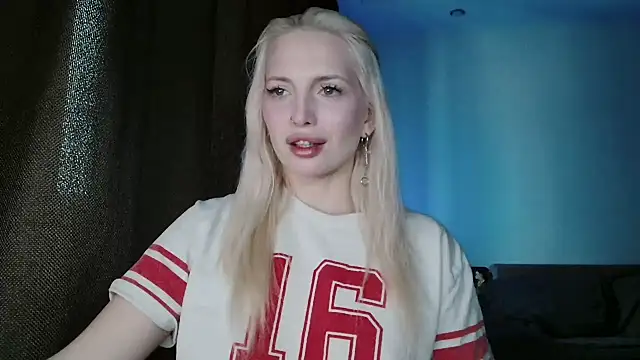 Snapshot of SpaceMarsi chatting on March 12, 2026, 1:44 am SpaceMarsi online show from March 12, 2026, 1:44 am