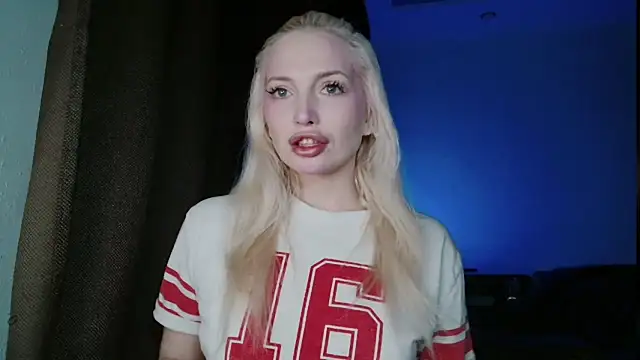 Snapshot of SpaceMarsi chatting on March 8, 2026, 11:08 pm SpaceMarsi online show from March 8, 2026, 11:08 pm