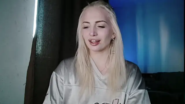 Snapshot of SpaceMarsi chatting on March 2, 2026, 2:12 am SpaceMarsi online show from March 2, 2026, 2:12 am