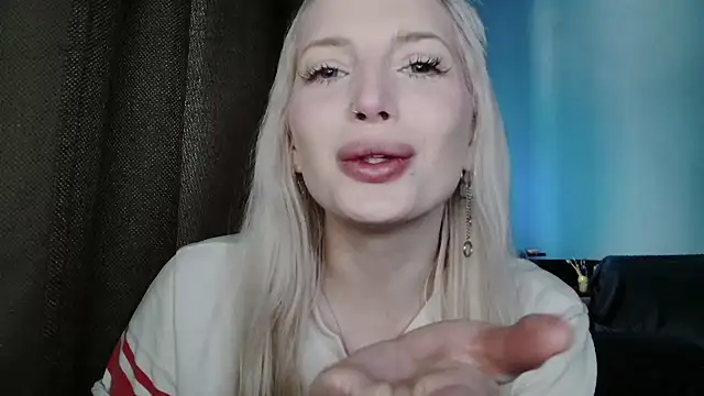 Snapshot of SpaceMarsi chatting on March 18, 2026, 2:58 am SpaceMarsi online show from March 18, 2026, 2:58 am