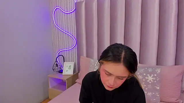 SamanthaPeachss online show from November 18, 2025, 12:19 pm