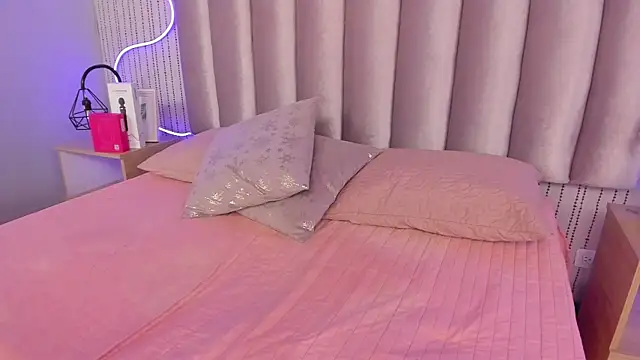 SamanthaPeachss online show from January 5, 2026, 5:27 pm