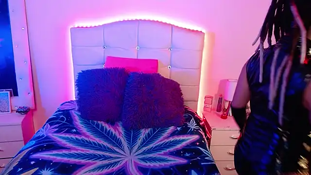 elapetitie online show from September 25, 2025, 4:40 am