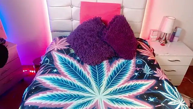 elapetitie online show from October 18, 2025, 6:04 am