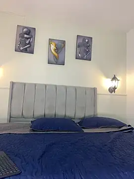 Samara Hadi  online show from September 21, 2025, 9:09 pm