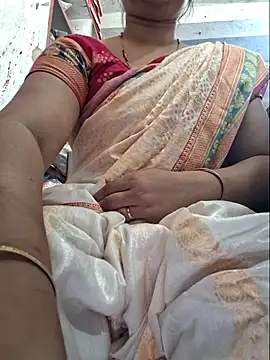 Snapshot of indianhotwife639 chatting on June 18, 2026, 4:44 am indianhotwife639 online show from June 18, 2026, 4:44 am