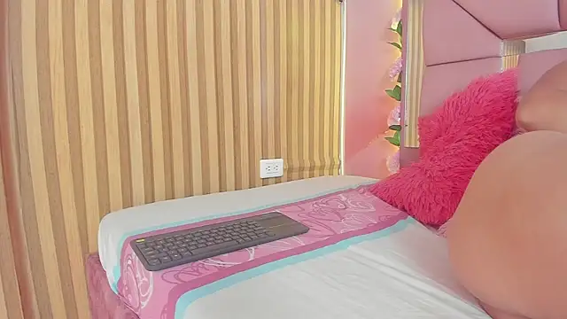 Mila grace  online show from April 23, 2026, 6:31 pm