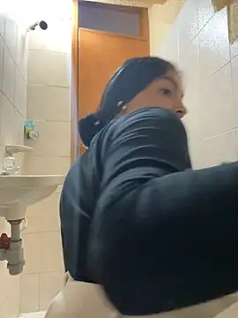 Alyha Cortes online show from October 3, 2025, 1:34 pm