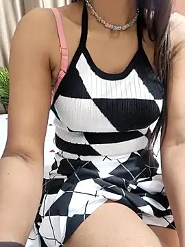 Shalu G online show from February 8, 2026, 3:43 pm