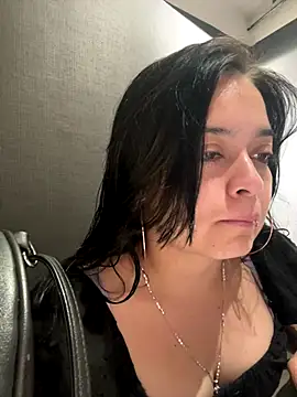 Emily Rivers  online show from October 28, 2025, 1:21 pm