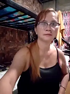 Snapshot of SexyHottMom chatting on June 4, 2026, 9:41 pm SexyHottMom online show from June 4, 2026, 9:41 pm
