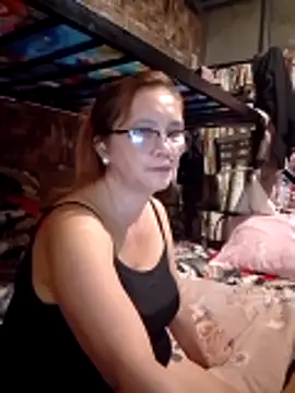 Snapshot of SexyHottMom chatting on June 12, 2026, 9:18 am SexyHottMom online show from June 12, 2026, 9:18 am