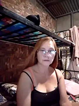 Snapshot of SexyHottMom chatting on June 9, 2026, 11:33 am SexyHottMom online show from June 9, 2026, 11:33 am
