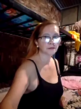 Snapshot of SexyHottMom chatting on June 20, 2026, 8:19 am SexyHottMom online show from June 20, 2026, 8:19 am