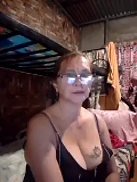 Snapshot of SexyHottMom chatting on June 2, 2026, 1:11 pm SexyHottMom online show from June 2, 2026, 1:11 pm