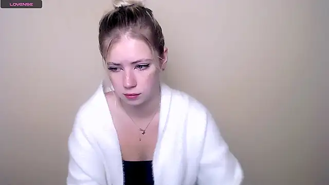 AliceHotty  online show from September 18, 2025, 7:33 am