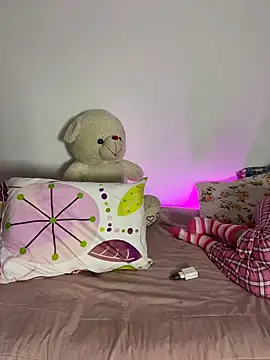 MiaRousexxx  online show from February 14, 2026, 2:01 am