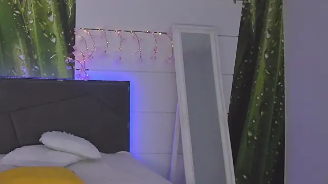 HollyTailors online show from February 6, 2026, 1:40 pm