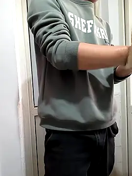 huanhuanaaaaa online show from November 12, 2025, 6:28 am