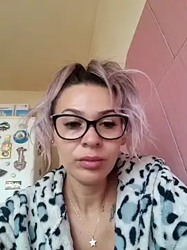 iSelena online show from September 15, 2025, 4:57 am