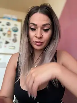 iSelena online show from September 26, 2025, 5:47 am