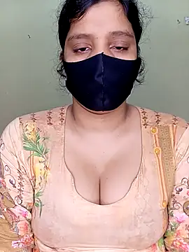 Rose-luckey online show from April 29, 2026, 8:04 pm