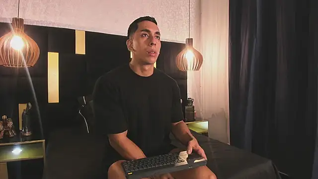 Snapshot of Lucio__Fox chatting on February 22, 2026, 12:29 pm Lucio Fox online show from February 22, 2026, 12:29 pm