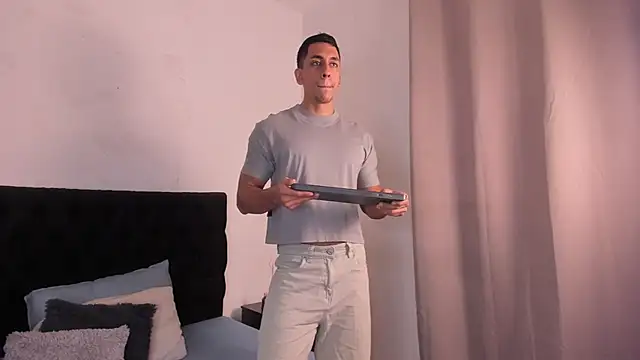 Lucio  Fox online show from November 12, 2025, 11:47 am