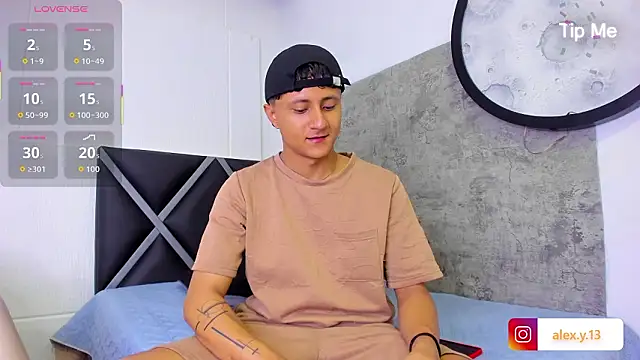 Snapshot of _Leohot_ chatting on March 3, 2026, 2:51 am Leohot online show from March 3, 2026, 2:51 am