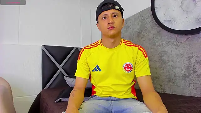 Snapshot of _Leohot_ chatting on March 7, 2026, 3:35 am Leohot online show from March 7, 2026, 3:35 am