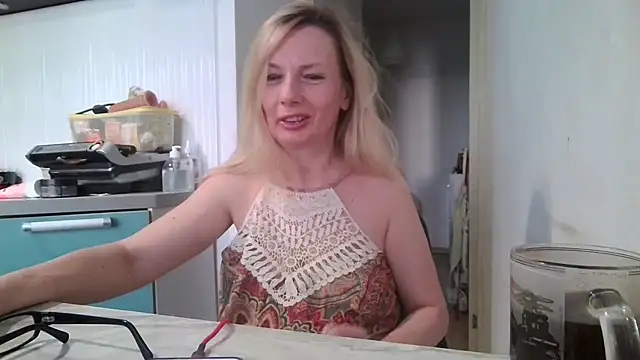 Sweetmurrr online show from June 26, 2026, 2:06 am