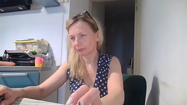 Snapshot of Sweetmurrr chatting on June 14, 2026, 1:46 am Sweetmurrr online show from June 14, 2026, 1:46 am