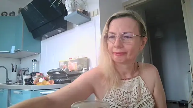 Sweetmurrr online show from August 6, 2026, 3:12 am