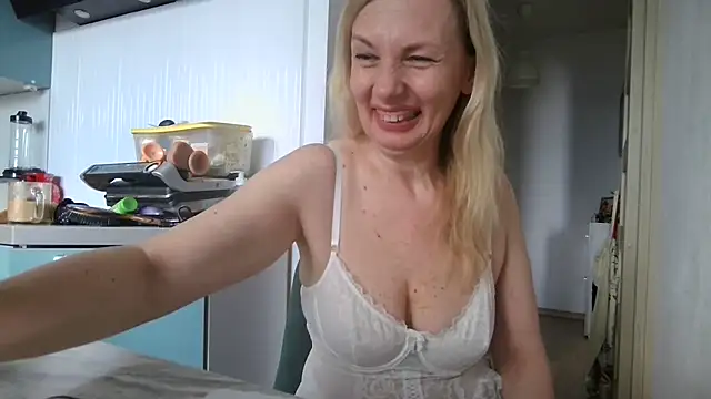 Sweetmurrr online show from July 7, 2026, 6:47 am