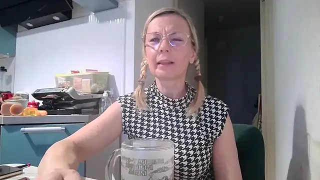 Sweetmurrr online show from August 1, 2026, 1:36 am