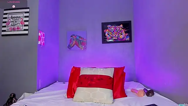 scarletmorgan2218 online show from October 27, 2025, 6:53 pm