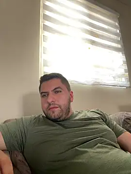 raulgzz4 online show from May 12, 2026, 6:36 pm
