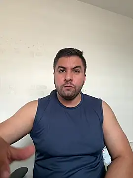 raulgzz4 online show from June 26, 2026, 5:19 pm