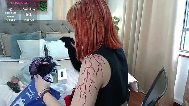 zohet kriss online show from November 11, 2025, 1:50 pm