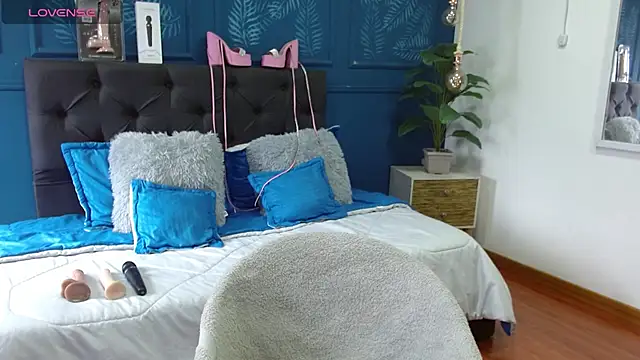 zohet kriss online show from March 12, 2026, 2:10 pm