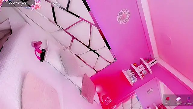 Ariia-janee online show from October 22, 2025, 6:13 am