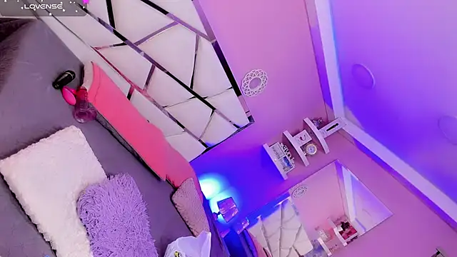 Ariia-janee online show from November 14, 2025, 6:28 am